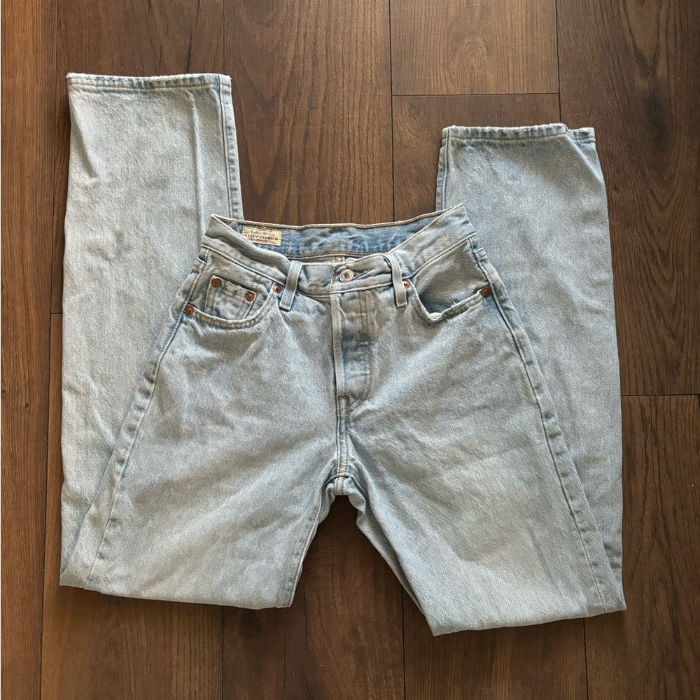 Women’s Levi’s 501 Light wash jeans